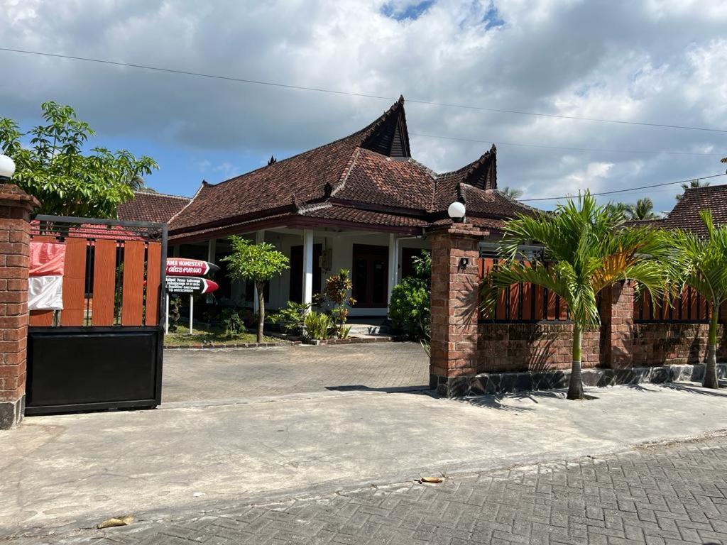 Capital O 92615 Villa Utama D'Alas Purwo Ringinpintu Екстериор снимка